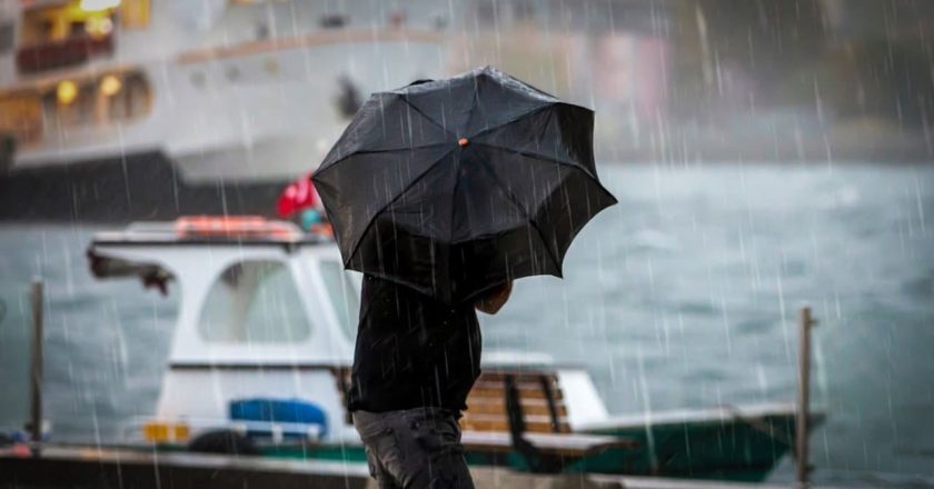 Clima muda drasticamente pelo país: Sul enfrenta frio e chuva enquanto Centro-Norte continua com calor intenso.