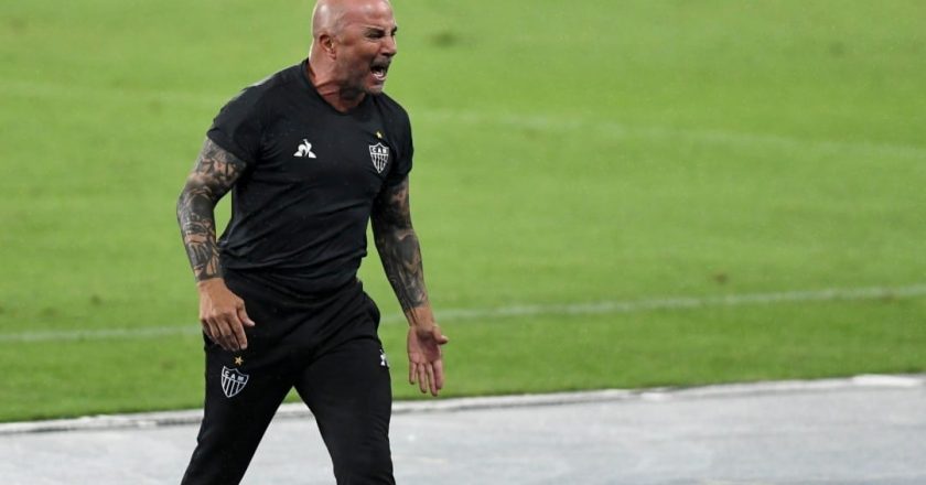 Jovem comemora contratação de Sampaoli pelo Atlético Mineiro em publicação nas redes sociais