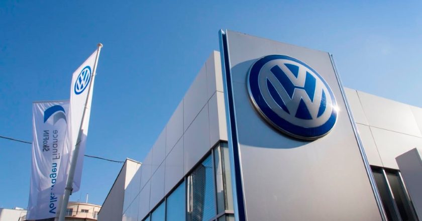 Volkswagen domina mercado automotivo em 2025 com Polo e T-Cross como campeões de vendas.
