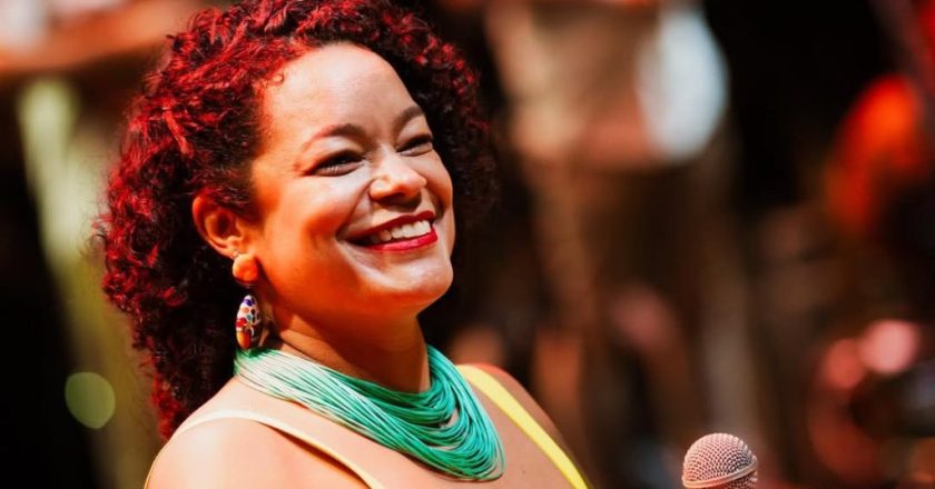 Happy hour estendido com a presença da cantora Carol Nogueira no Juscelino Bar e Restaurante