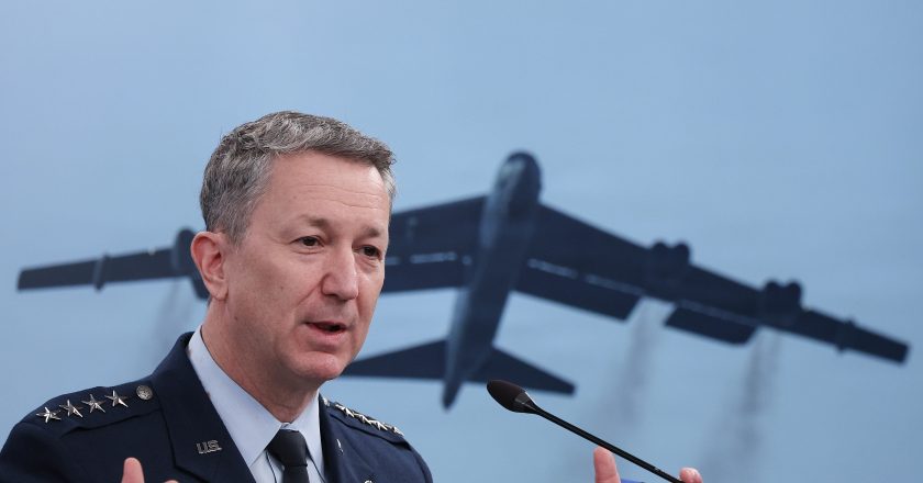 EUA afirmam cumprimento de objetivos militares no Irã, mas mantêm prontidão para confrontos