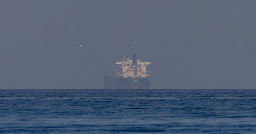 Irã planeja implementar tarifa em bitcoin para embarcações que cruzarem o Estreito de Ormuz, revela publicação