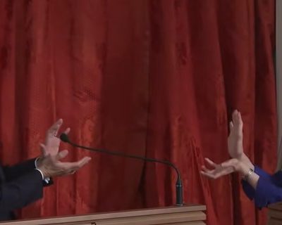 Presidente da França e primeiro-ministro japonês recriam cena épica de anime em Tóquio; assista ao vídeo