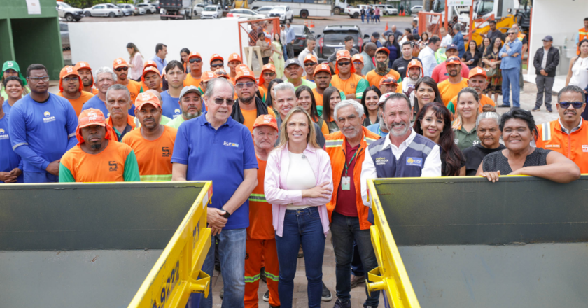Celina, Governadora do Riacho Fundo, inaugura novo serviço de coleta de entulhos.