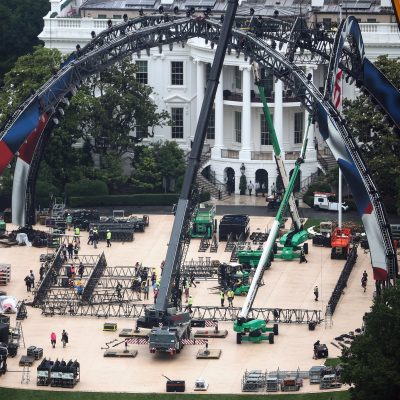 Trump inaugura arena de lutas em celebração aos 80 anos na Casa Branca