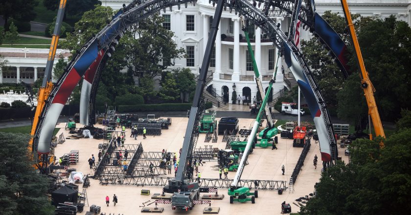 Trump inaugura arena de lutas em celebração aos 80 anos na Casa Branca