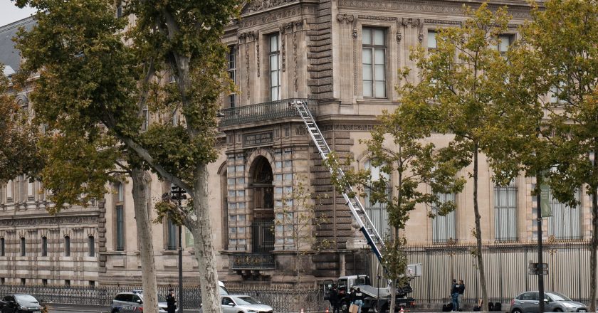Relatório aponta falhas na segurança do Louvre em busca de maior visibilidade e prestígio
