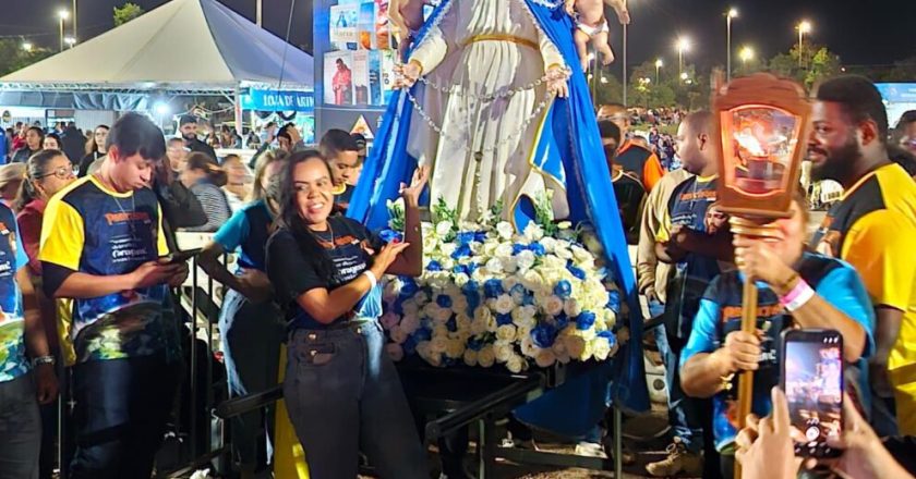 Fé aquece corações: Taguaparque em Taguatinga recebe multidão na segunda noite de Pentecostes