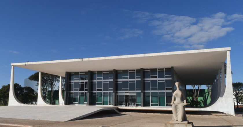 STF mantém diretrizes de ICMS para Educação em MG ao negar pedido de partido