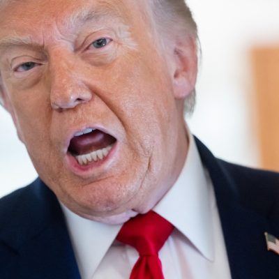 Trump critica Irã por não assinar pacto e ameaça resposta militar contundente