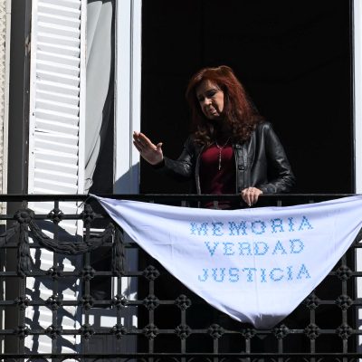 Cristina Kirchner recebe aviso da Justiça argentina sobre possível revisão de prisão domiciliar
