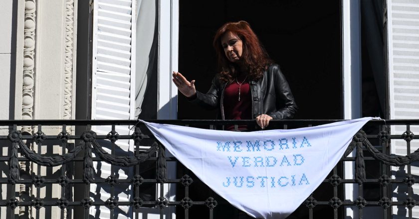 Cristina Kirchner recebe aviso da Justiça argentina sobre possível revisão de prisão domiciliar
