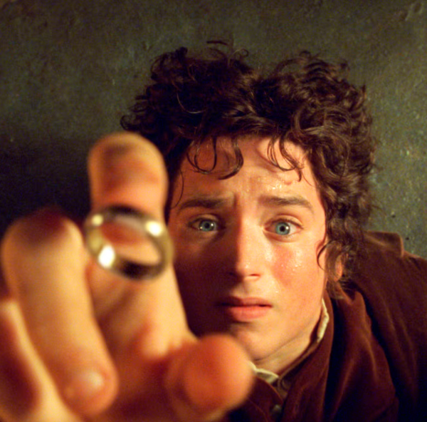 CCXP: Elijah Wood, o icônico Frodo, desembarca no Brasil para comemorar os 25 anos de ‘O Senhor dos Anéis