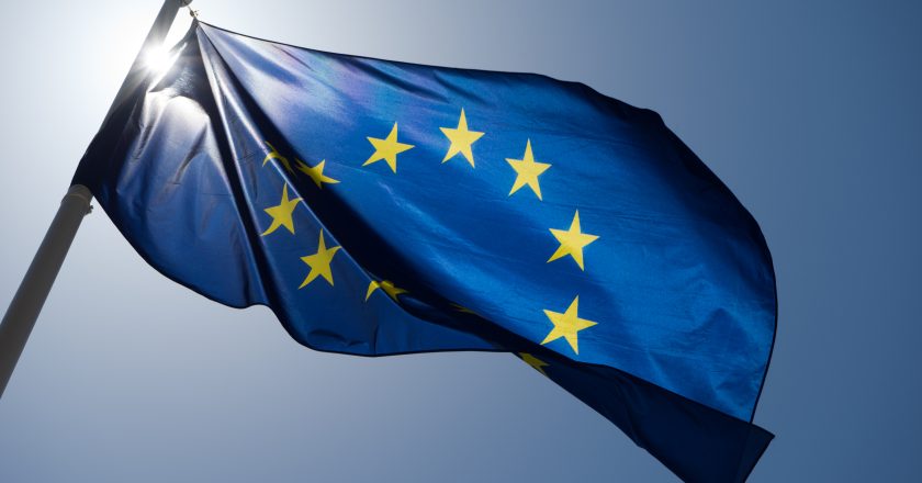 Repercussões globais da nova tarifa proposta por Trump: a resposta da União Europeia e de nações impactadas