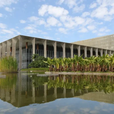 Descubra o Terraço Oculto do Palácio do Itamaraty em Brasília: Um Jardim Secreto para Visitar