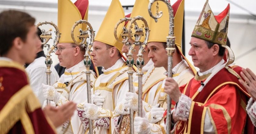 Movimento ultraconservador desafia novamente o papa com apelação ao Vaticano