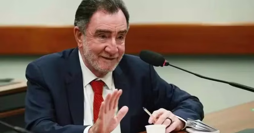 Patrus Ananias anuncia sua candidatura ao governo de Minas a convite de Lula
