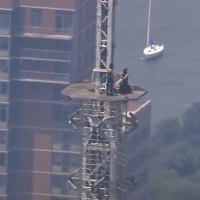 Casal transforma ato de protesto no Empire State em um romântico pedido de casamento