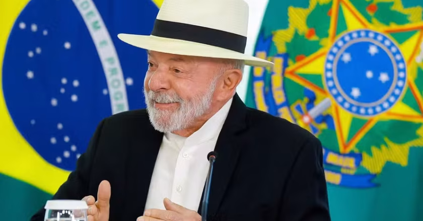 Lula planeja capitalizar a insatisfação com Flávio ao direcionar críticas a Michelle e Master, após pesquisa da Quaest apontar vulnerabilidades no caso Jaques Wagner.