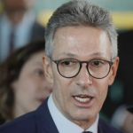 Indefinições marcam convenções: vices de Flávio e Zema em aberto, chapas incompletas no RJ, MG e PE, e Centrão sem rumo definido