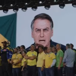 Campanha de Flávio assegura que Bolsonaro ignorava vídeo com IA apresentado na convenção; especialistas alertam sobre implicações legais