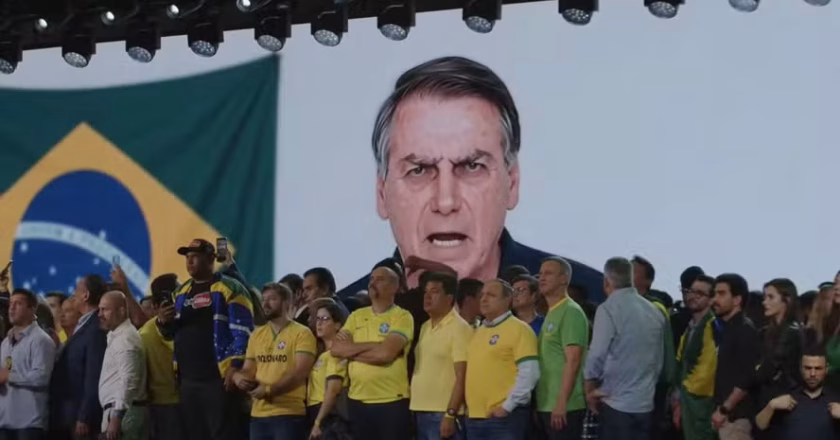Campanha de Flávio assegura que Bolsonaro ignorava vídeo com IA apresentado na convenção; especialistas alertam sobre implicações legais
