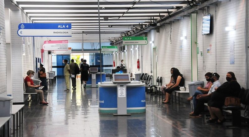 Hospitais do DF lançam seleção para vagas de recepcionistas