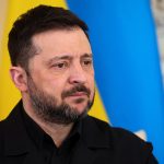 Crise na Ucrânia leva Zelensky a afastar ministro da Defesa e comandante do Exército em meio ao conflito