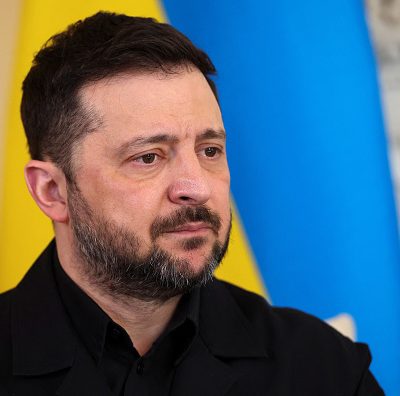 Crise na Ucrânia leva Zelensky a afastar ministro da Defesa e comandante do Exército em meio ao conflito
