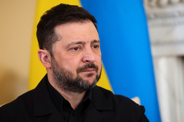 Crise na Ucrânia leva Zelensky a afastar ministro da Defesa e comandante do Exército em meio ao conflito