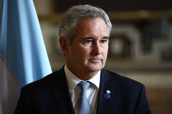 Chanceler da Argentina destaca apoio de Milei a Bolsonaro e suaviza tensão com o Brasil