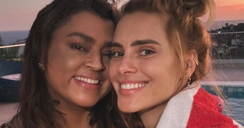 Carolina Dieckmann revela por que evita falar sobre Preta Gil: “Complicado