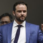 Ministro da Fazenda alerta para altos juros do Tesouro e enfatiza a necessidade de uma solução urgente