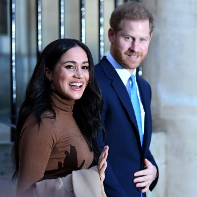 Príncipe Harry e Meghan Markle retornam à Inglaterra após seis anos de ausência