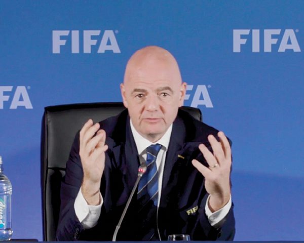 Conflito entre Uefa e Fifa se intensifica com ameaça de processo devido a plano de Infantino