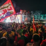 População celebra a conquista de Lula em todo o país; confira imagens e clipes
