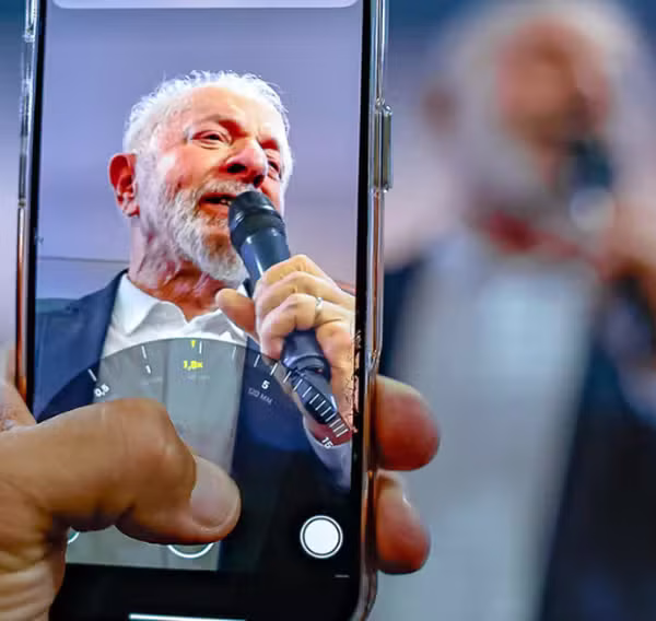 Lula busca reestruturar sua comunicação diante da liderança de Flávio, enquanto ‘influenciadores do PT’ conquistam destaque