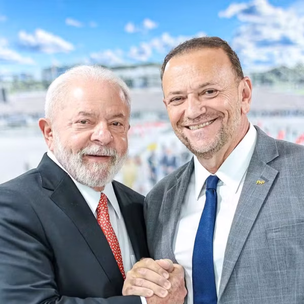 Lula apoia presidente do PT frente a críticas sobre campanha desorganizada