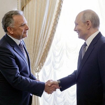 Enviado de Trump dialoga com Putin na Rússia após reunião com Zelensky