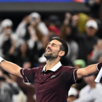Djokovic reverte jogo contra Zverev, garante vaga nas semifinais em Pequim e ultrapassa marca de Nadal