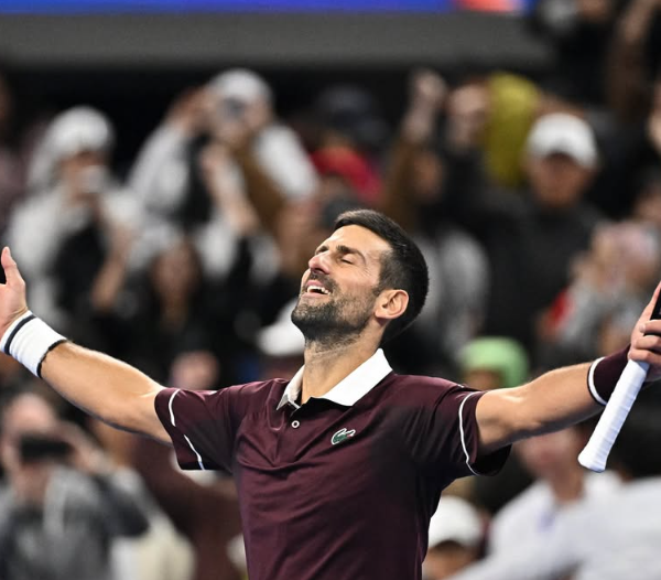 Djokovic reverte jogo contra Zverev, garante vaga nas semifinais em Pequim e ultrapassa marca de Nadal